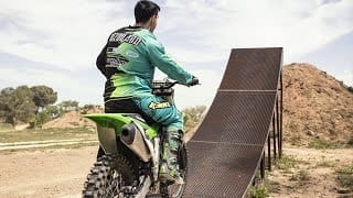 LE SAUT LE PLUS HAUT EN MOTO !! 1