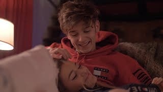 Justin Bieber Mistletoe - Loup (Official Music Video Cover) 1 FNp6fo