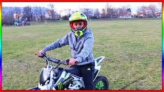 JE FAIS TESTER MA MOTO CROSS A MOMO UNE VRAIE CATASTROPHE ! 1 Yy6mP5