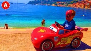 Petit Garçon Super-Héros SpiderMan sur sa Voiture Cars Lightning McQueen à la Mer de Nice 1 aVsHQy