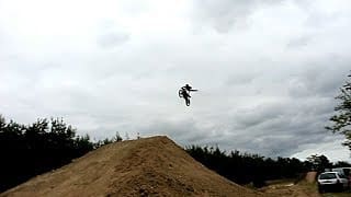 J'ouvre mon nouveau saut a 23 metres ca pique...(freestyle motocross) SCUMMYBRAAP518 1 eWncOg