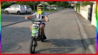 MOMO FAIT DE LA MOTO CROSS.. IL PASSE LES VITESSES !!! IL GÈRE DE FOU ! 1 eZLgU2