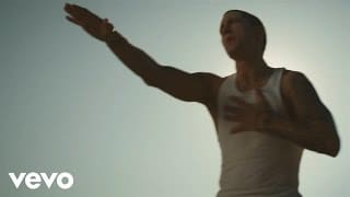 Eminem - Love The Way You Lie ft. Rihanna 1