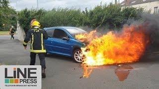 Feu de voiture accidentel (car fire) / Saclay (91) - France 30 juillet 2013 ©Line Press 1 FwZMY4