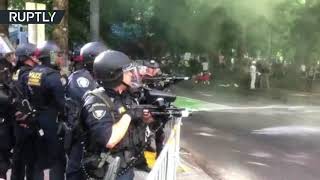 Patriot Prayer's rally turns violent in Portland 1 pNpVkF