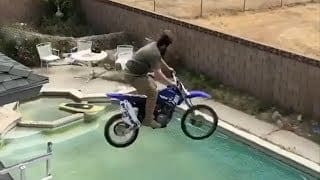 2018 EPIC MOTO MOMENTS Vol 109 1 vVG90I