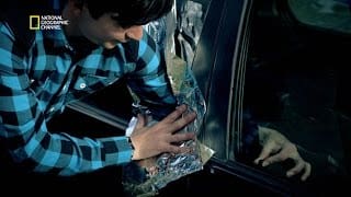 Dévérouiller la portière d'une voiture à l'aide de papier alu 1 SLrPTi