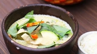 Poulet au curry vert, recette de cuisine thaï traditionnelle 1 WYNJSL