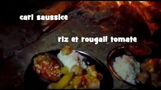 Une recette réalisée en bivouac, le cari saucisses : cuisine de plein air, Wild Cooking 1 nPkQRS